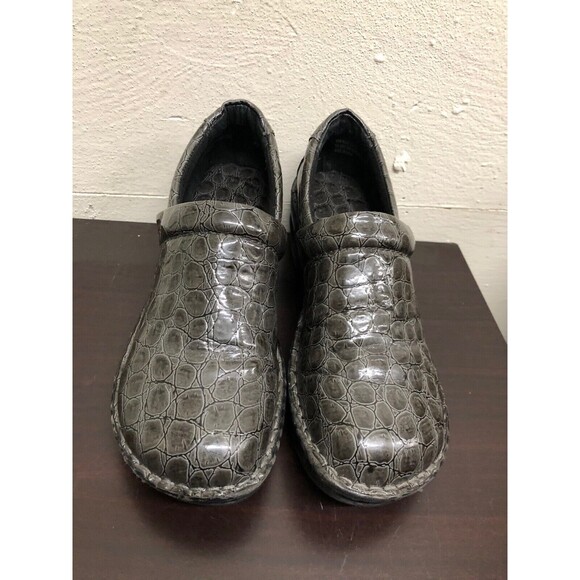BOC Born Concepts Clogs Crocodile Embossed man made material Gray Shoes SZ US 9 - Picture 3 of 12